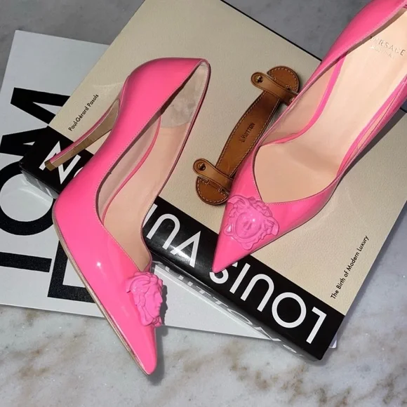 New Versace Pink Palazzo Medusa Patent Leather Pointed Toe Pump in Pink - Picture 3 of 17